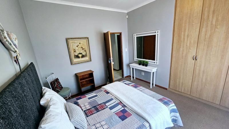 6 Bedroom Property for Sale in Fraaiuitsig Western Cape